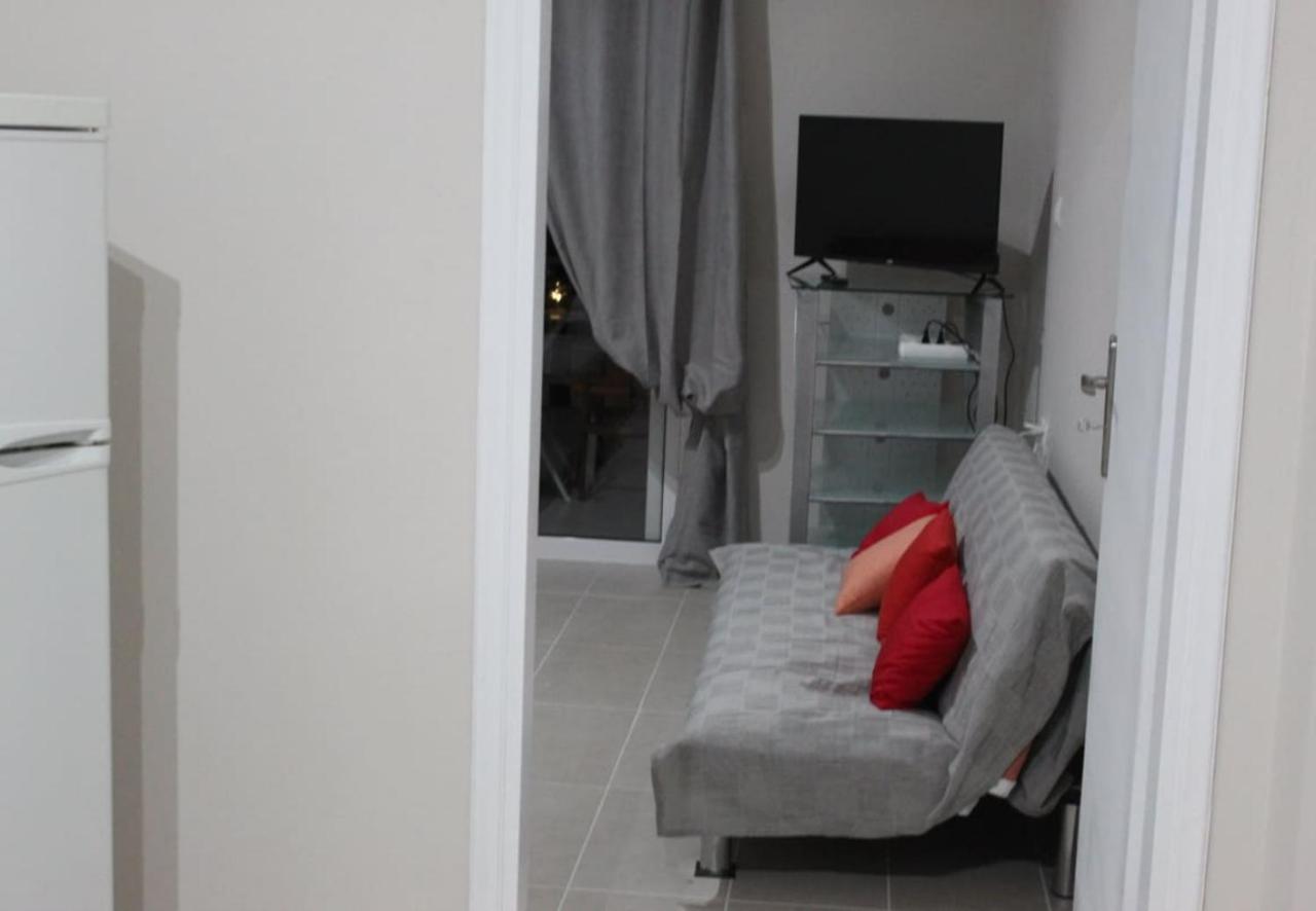 Zoe Apartments تولو المظهر الخارجي الصورة