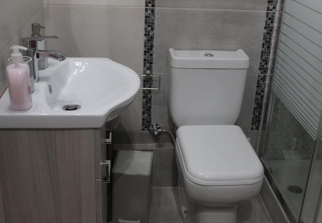 Zoe Apartments تولو المظهر الخارجي الصورة