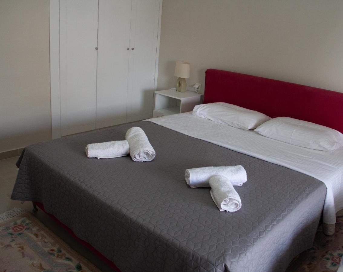 Zoe Apartments تولو المظهر الخارجي الصورة
