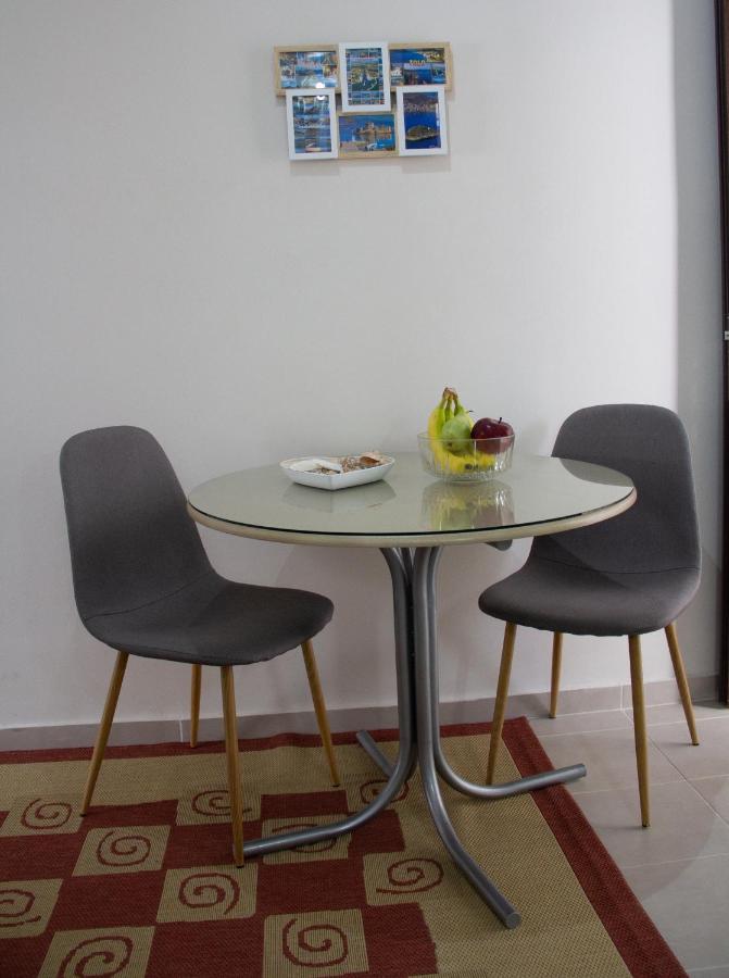 Zoe Apartments تولو المظهر الخارجي الصورة
